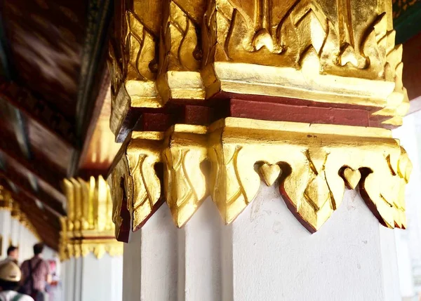 Resenärer i Chapel of Wat Phra Kaew, Thailand — Stockfoto