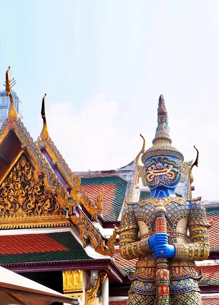 Тайський гігантський статуя охоронця в Wat Phra Kaew Таїланд — стокове фото