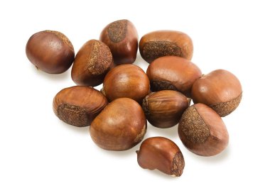 Beyaz Arka Planda Lezzetli Kavrulmuş Kestaneler