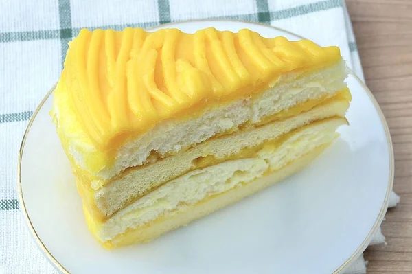 Snack Dessert Een Stuk Mango Cake Gemaakt Met Boter Eieren — Stockfoto