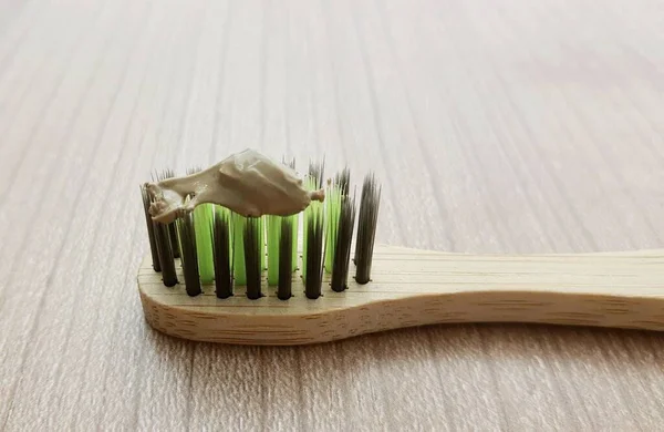 Houten Bamboe Tandenborstels Met Kruidentandpasta Een Mondeling Hygiëne Instrument Voor — Stockfoto