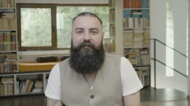Sakal yapma lanet jest ve onun hayal kırıklığı ifade ile iş adamı