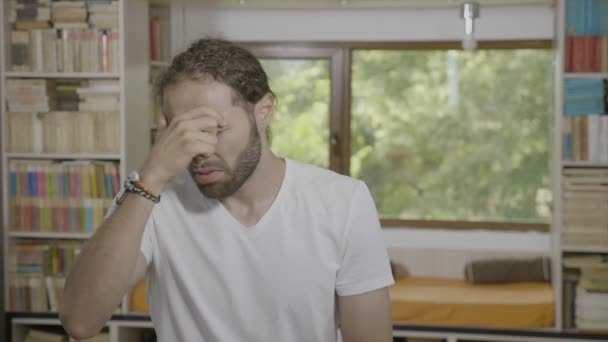 Facepalm 振動ヘッド表現する失望失敗と拒否をしている 代の男 — ストック動画