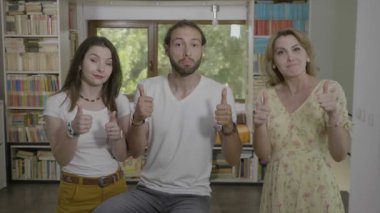 Grup Genç başarılı girişimcilerin gösterilen birlikte yaşasın