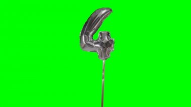 4 dört yıl Doğum Yıldönümü gümüş balon yeşil ekranda kayan sayı