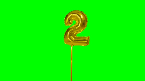 Nummer Zwei Jahre Geburtstag Jubiläum Goldenen Ballon Schwebt Auf Grünem — Stockvideo