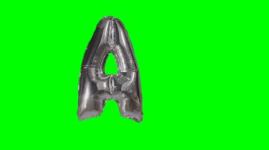Alfabe gümüş helyum balon yeşil ekran üzerinde yüzen büyük harf A