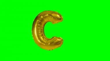 Alfabe altın helyum balon yeşil ekran üzerinde yüzen büyük harf C