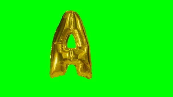 Stor Bokstav Från Alfabetet Helium Guld Ballong Flyter Grön Skärm — Stockvideo