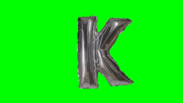 Stor Bokstav Från Alfabetet Silver Heliumballong Flyter Grön Skärm — Stockvideo