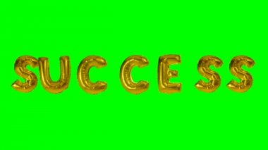 Yeşil ekran üzerinde yüzen altın helyum balon harfler kelime başarı