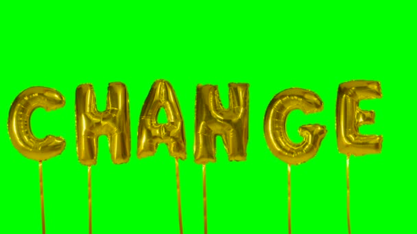 Изменение слова с золотистых букв гелия на зеленом экране — стоковое видео