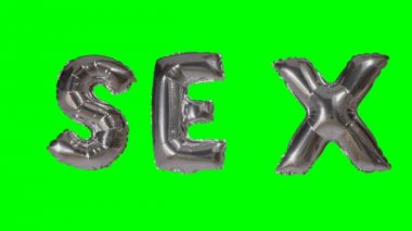 Yeşil ekran üzerinde yüzen gümüş helyum balon harfler kelime seks