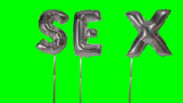 Wortsex aus Helium-Silberballon-Buchstaben, die auf grünem Bildschirm schweben — Stockvideo