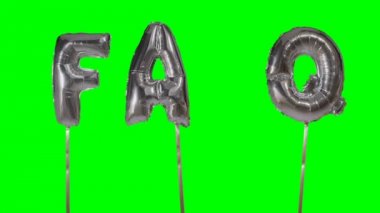 Yeşil ekran üzerinde yüzen gümüş helyum balon harfler kelime (İngilizce)