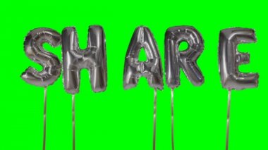 Yeşil ekran üzerinde yüzen gümüş helyum balon harfler paylaşımından Word