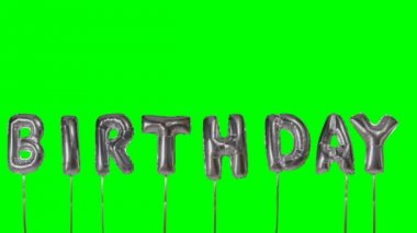 Word doğum--dan yeşil ekran üzerinde yüzen gümüş helyum balon harfler