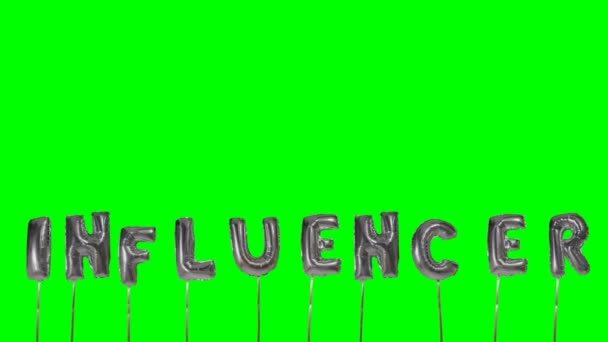 Wortinfluencer aus Helium-Silberballon-Buchstaben, die auf grünem Bildschirm schweben — Stockvideo