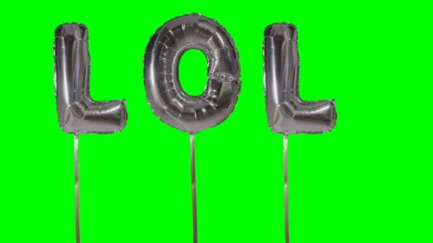 Słowo lol z helu srebrny balon litery unoszące się na zielony ekran — Wideo stockowe