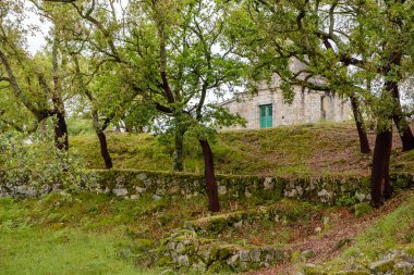 Guimaraes, Portekiz - 31 Mayıs 2018: Briteiros Kalesi Demir Çağı arkeolojik bir sitedir. Guimaraes, Portekiz