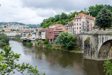 Amarante, Portekiz - 10 Haziran 2018: Köprü, S. Goncalo nehrinde Tamega, Porto bölgesi, Portekiz