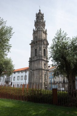 Porto, Portekiz - 16 Eylül 2018: Kilise ve Clerigos Tower Porto, bu şehrin, Portekiz Ekslibris düşünülmeden kentinde bulunan dikkat çekici bir mimari karmaşık olduğunu