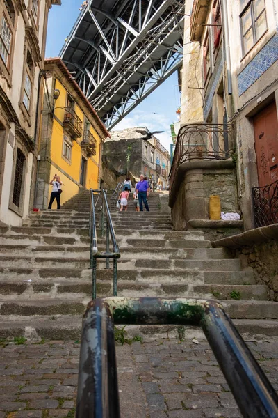 Porto Portugalia Września 2018 Schody Codecal Ulicy Który Przechodzi Pod — Zdjęcie stockowe