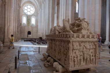 Alcobaca, Portekiz - 22 Eylül 2018: Ayrıntılar içinde manastır Alcobaca Leiria District, Portekiz