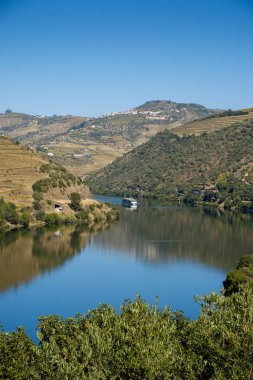 Pezosu da Regua, Portekiz - 05 Ekim 2018: Douro nehir, Vila Real, Portekiz turist taşıyan tekne