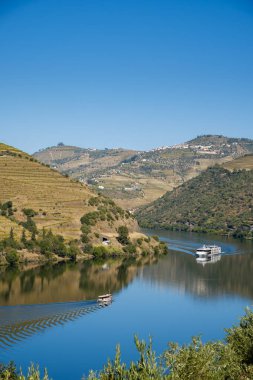 Pezosu da Regua, Portekiz - 05 Ekim 2018: Douro nehir, Vila Real, Portekiz turist taşıyan tekne