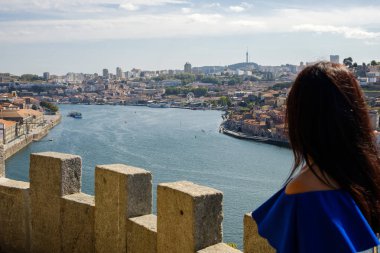 Porto, Portekiz - 6 Ekim 2018: Crystal Palace nehir Douro ve bankaları, Porto, Portekiz muhteşem bir görünüm bahçeleri