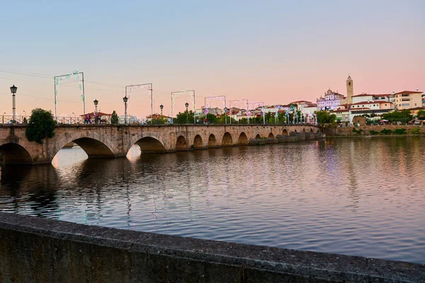 Mirandela Portugalia Lipca 2014 Widok Mostu Dla Pieszych Nad Rzeką — Zdjęcie stockowe