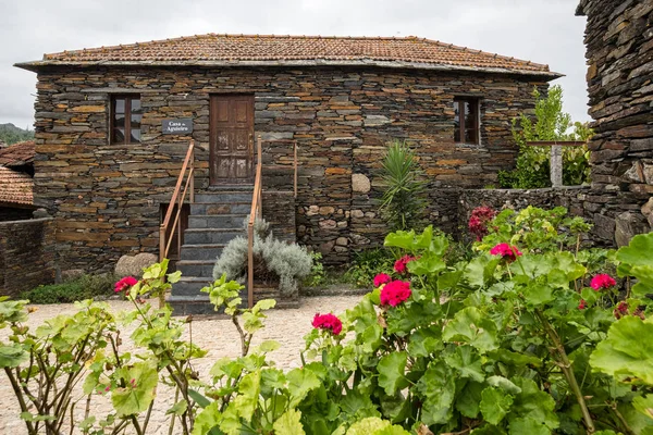 Quintandona, şist köyü