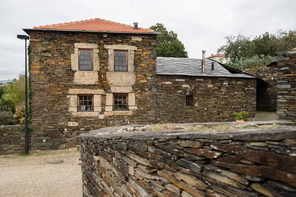 Quintandona, şist köyü