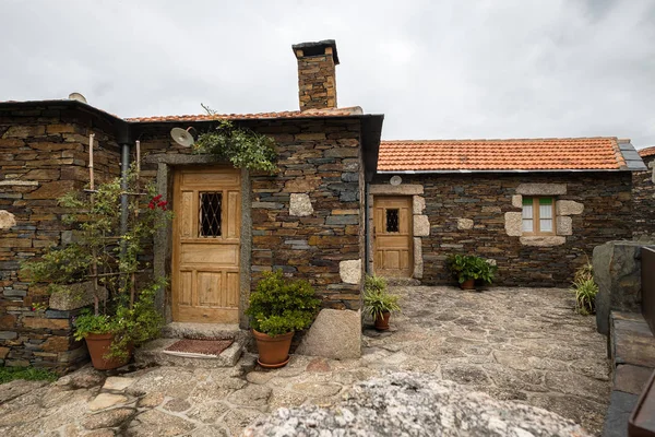 Quintandona, şist köyü