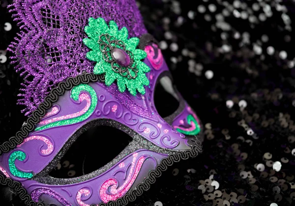 Maschera Carnevale Viola Sfondo Nero Lucido Con Spazio Copia — Foto Stock