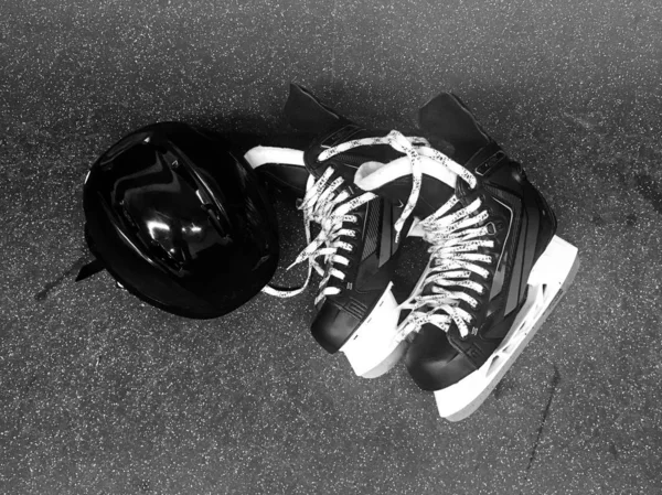 Vue Dessus Des Patins Casque Noir Blanc — Photo