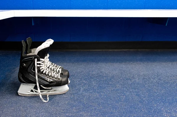 Hockey Schaatsen Vloer Kleedkamer Met Kopieer Ruimte — Stockfoto