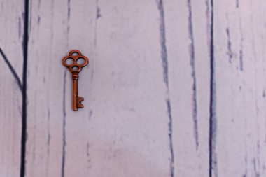 Rustik bulanık ahşap arka plan üzerinde vintage anahtar üst görünümü 