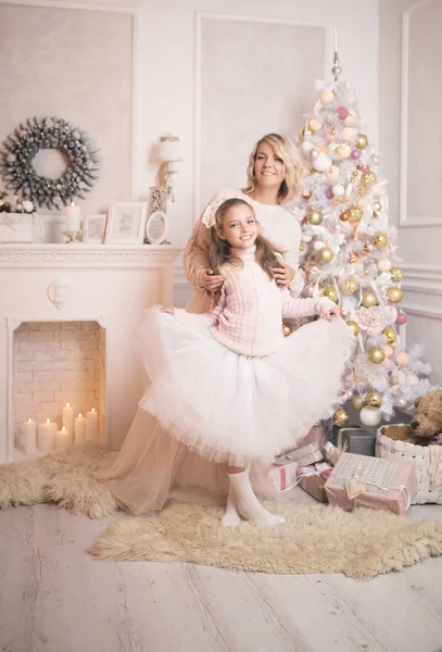 Beautiful Young Mother Her Daughter New Year Interior Christmas Tree — Stock Photo, Image