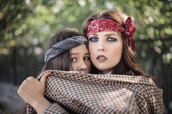 Portrait Two Girls Outdoors Concept Difficult Teenagers Representatives Youth Subcultures — Stock Photo, Image