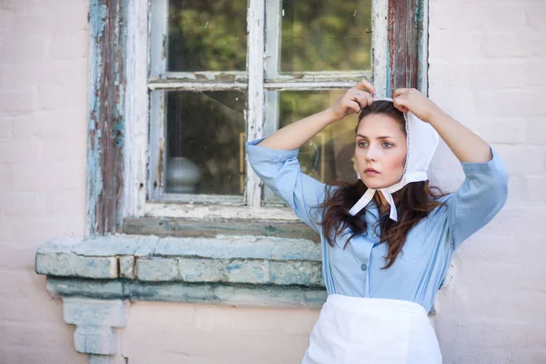 Portrait Young Woman Countryside Old House Retro Style Rural Style — Stock Photo, Image