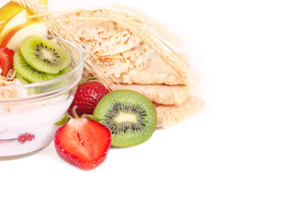 Joghurt Mit Exotischen Früchten Und Getreide Auf Weißem Hintergrund — Stockfoto