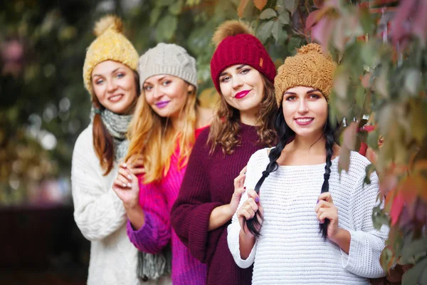 Women best friends smiling and walking at the city. Outdoors lifestyle fashion portrait. — Stock Photo, Image