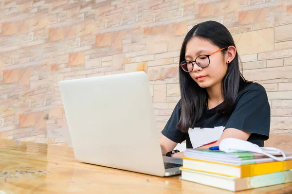 Jeune Lycéenne Faire Ses Devoirs Maison Parce Que École Est — Photo