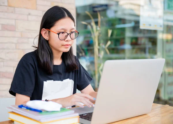 Jeune Lycéenne Faire Ses Devoirs Maison Parce Que École Est — Photo