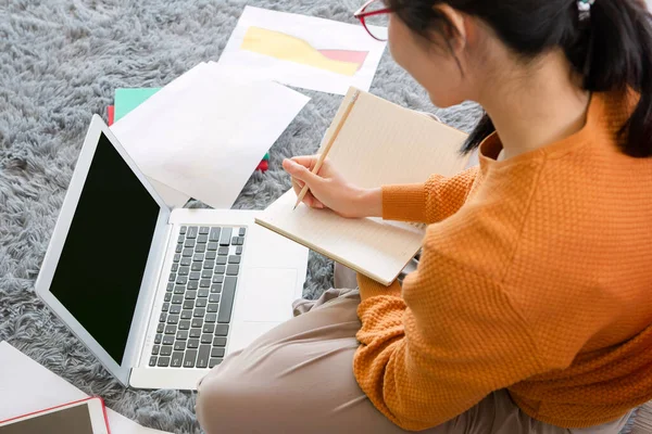 Beaux Étudiants Adolescents Étudiant Travaillant Maison Pandémie Coronavirus Covid Causé — Photo