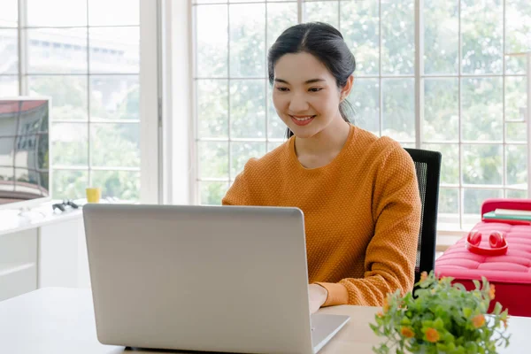 Beaux Étudiants Adolescents Étudiant Travaillant Maison Pandémie Coronavirus Covid Causé — Photo