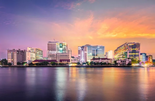 Gece gündüz Siriraj Hastanesi, Bangkok, Tayland 