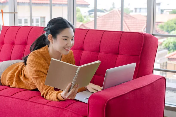 Beaux Étudiants Adolescents Étudiant Travaillant Maison Pandémie Coronavirus Covid Causé — Photo